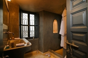Casablanca suite shower room